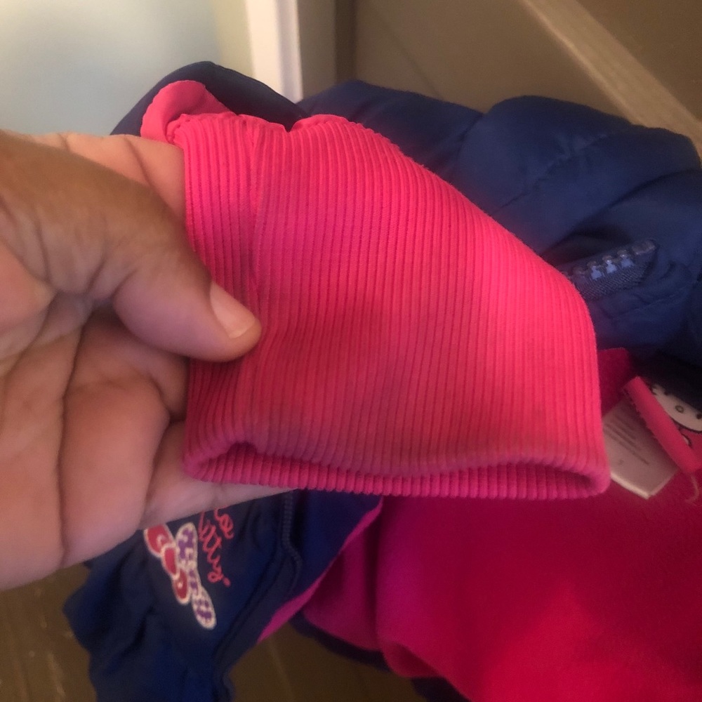 Hello Kitty puffer coat - Picture 5 of 6